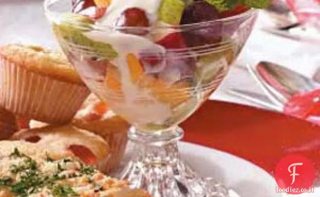 Macedonia di frutta con salsa di yogurt agli agrumi