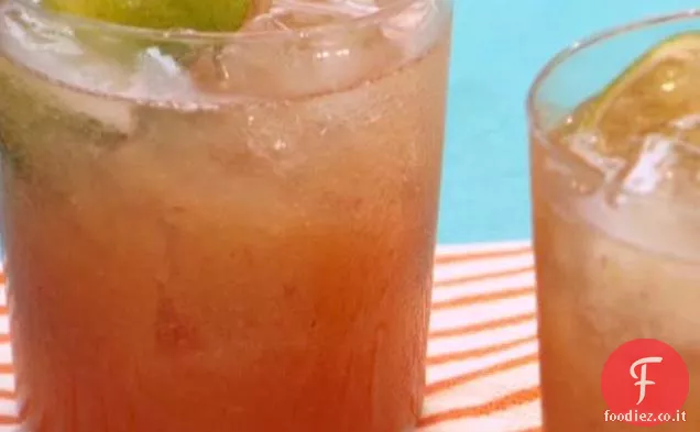 Cocktail di tequila pesca bianca-argento