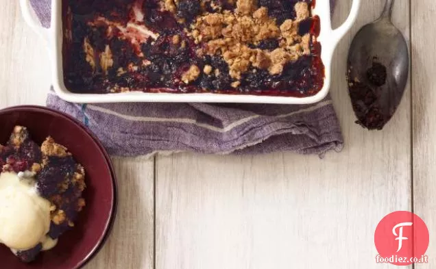 Crumble doppio di frutti di bosco e nocciole