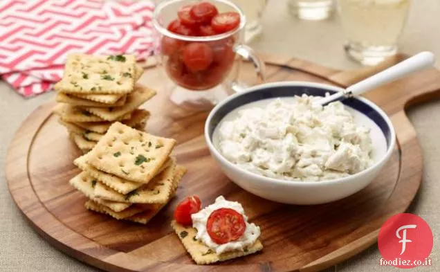 Salsa di granchio con salsa all'aglio e pomodorini arrostiti