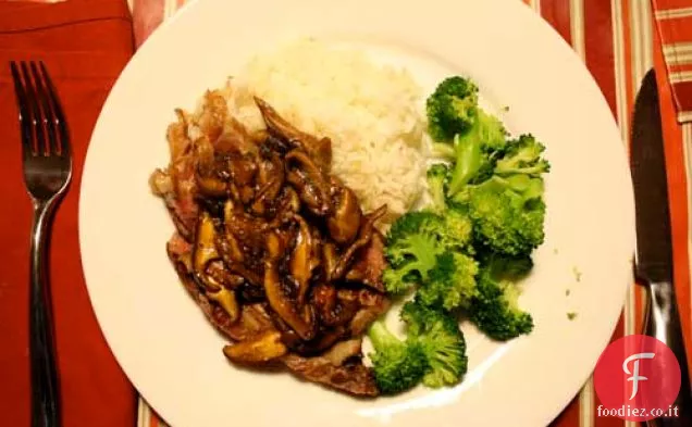Cena stasera: bistecca alla costata scottata, scalogni saltati e funghi Shiitake