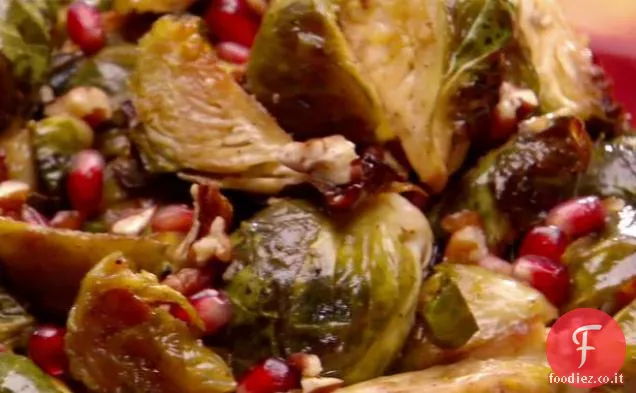 Cavolini di Bruxelles arrostiti con melograni e burro alla vaniglia e noci pecan