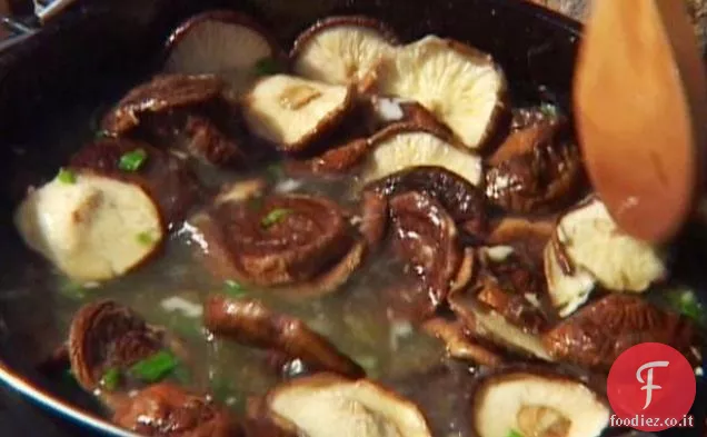 Zuppa sostanziosa di funghi shiitake e miso