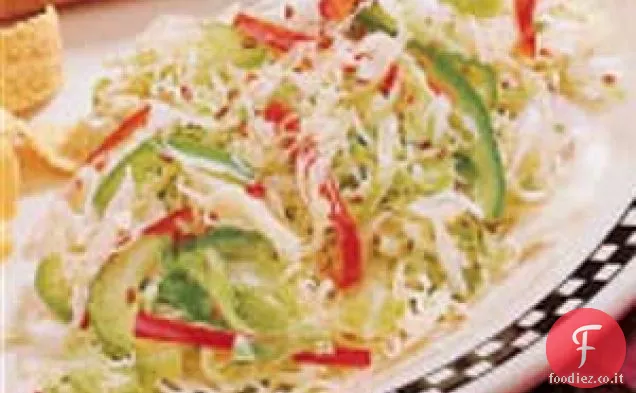 Insalata di cavolo croccante all'aneto