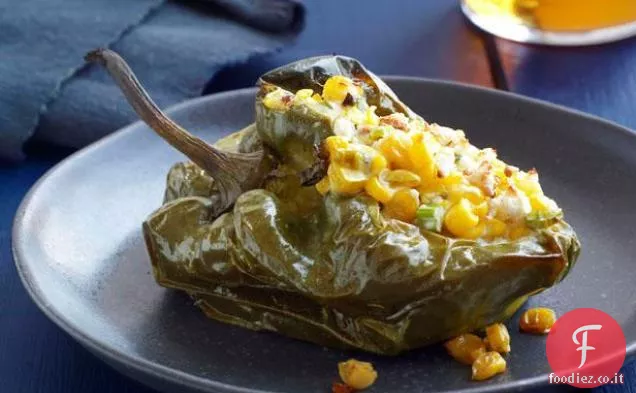 Poblanos ripieni di mais arrostito