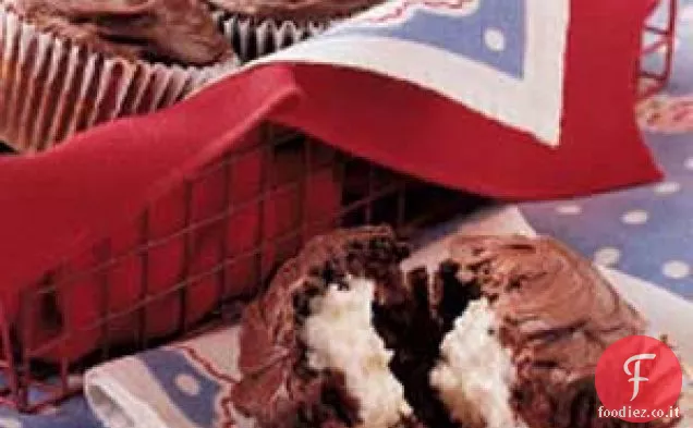 Cupcakes al cioccolato ripieni di crema