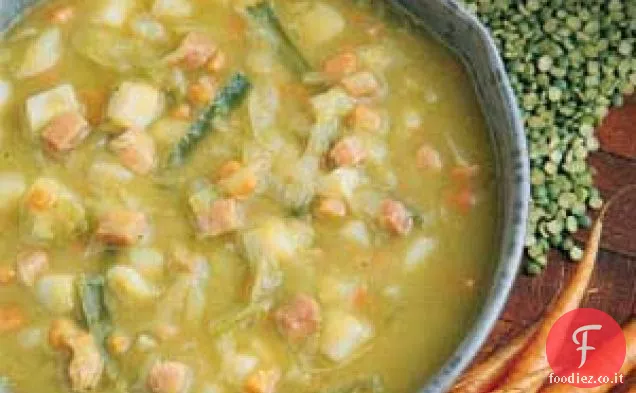 Zuppa di piselli spezzati e verdure
