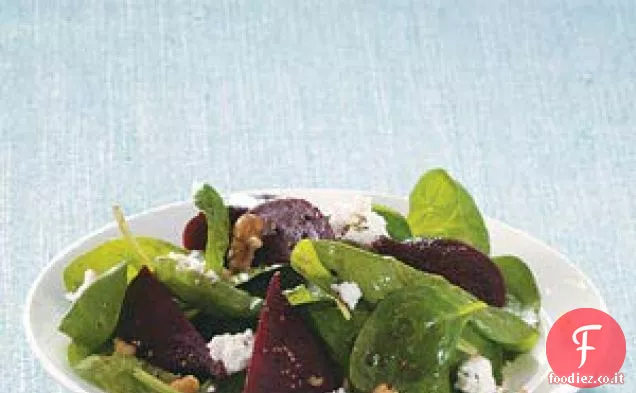 Insalata di spinaci con formaggio di capra e barbabietole