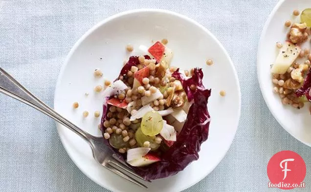 Insalata Waldorf aggiornata con vinaigrette di mele