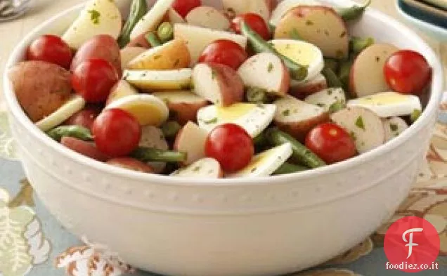 Insalata di patate fresche dell'orto