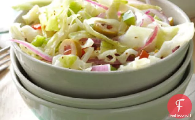 Spettacolare insalata di cavolo cappuccio durante la notte