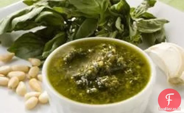 Pesto semplice di aglio e basilico