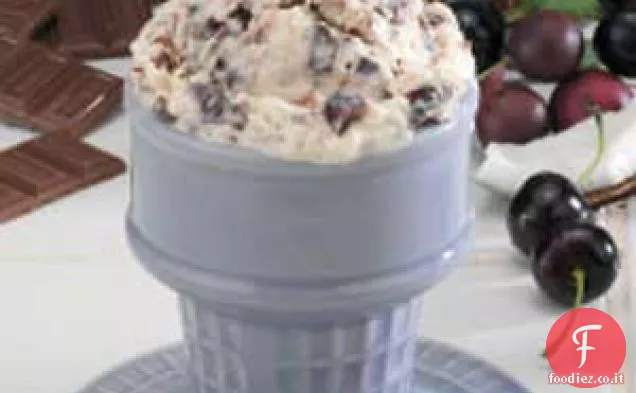 Gelato alla ciliegia e alle noci