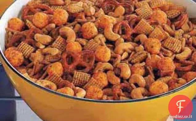 Mix di snack con palline di formaggio