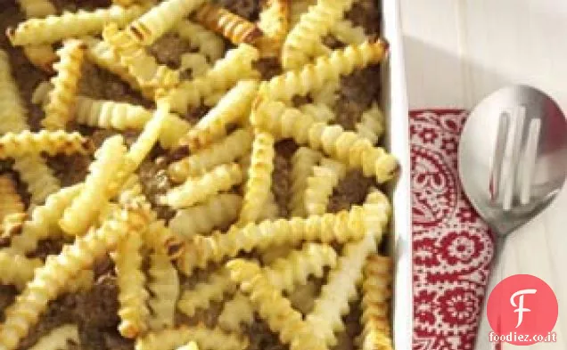 Casseruola di cheeseburger e patatine fritte