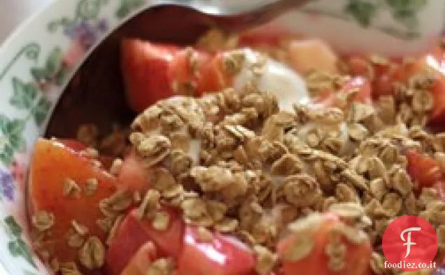Macedonia di frutta con yogurt alla vaniglia