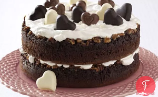 Torta a strati di cioccolato e praline