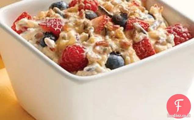 Bacche e yogurt ai quattro cereali