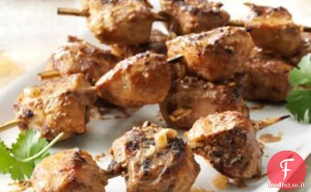 Spiedini di pollo piccante con arachidi
