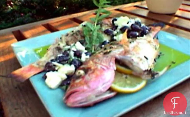 Dentice intero alla griglia con mix di sale marino e origano fresco e salsa di olive nere e formaggio feta