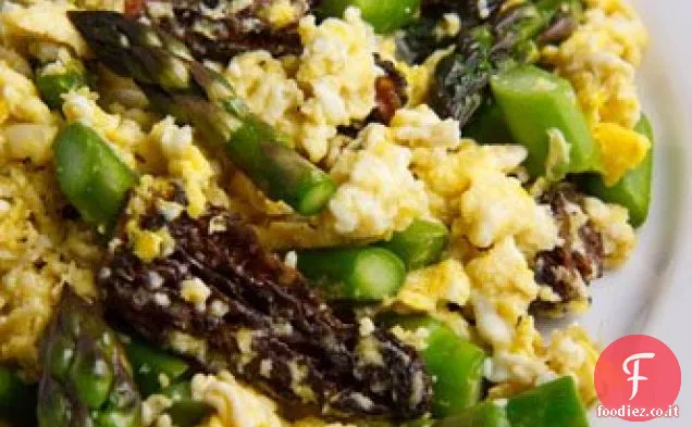 Uova strapazzate con Rampe, Asparagi e Spugnole