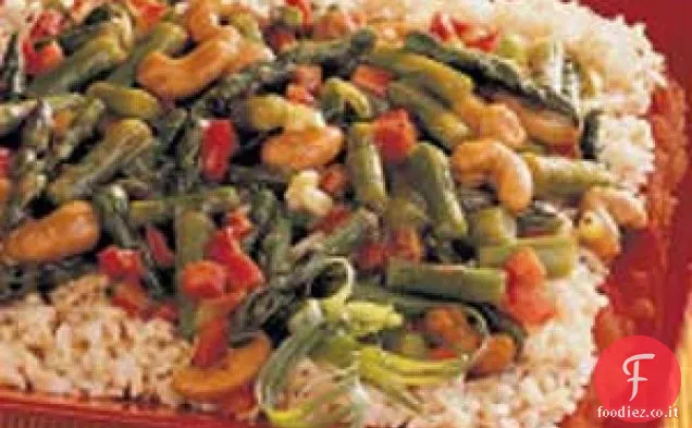Asparagi e anacardi saltati in padella