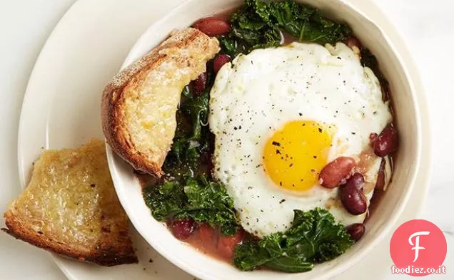 Stufato di fagioli, cavolo nero e uova
