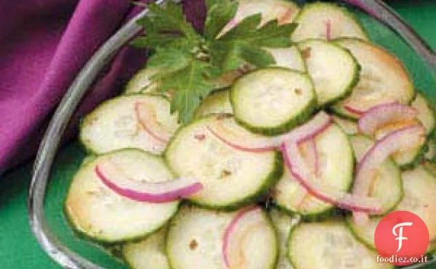 Insalata asiatica di cipolle e cetrioli