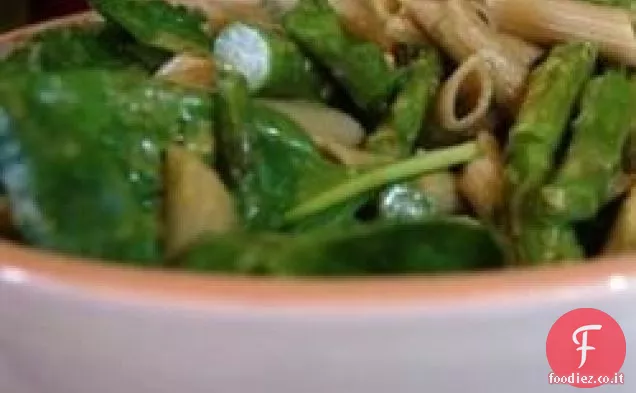 Salmone e asparagi con penne e salsa leggera alla panna