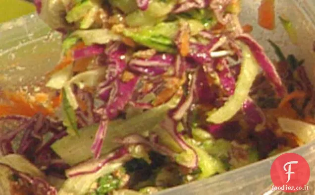 Insalata mista con pezzetti di prosciutto