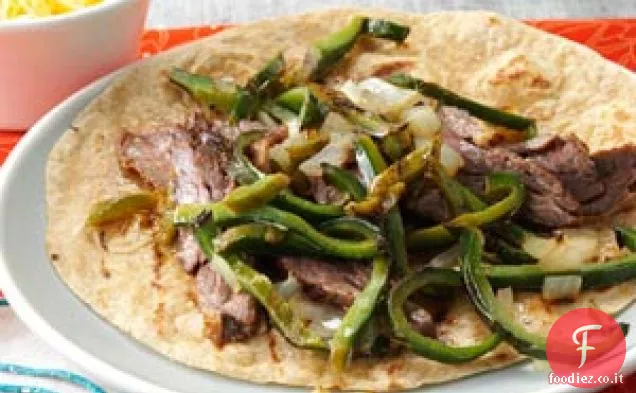 Fajitas di manzo marinate e peperoni