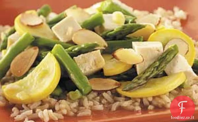 Asparagi e tofu saltati in padella