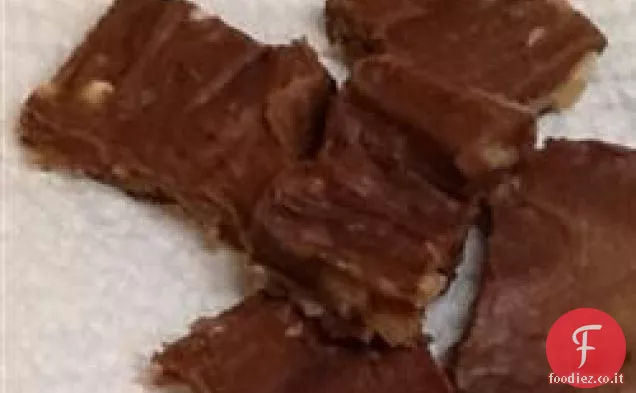 Fudge facile con impasto per torta