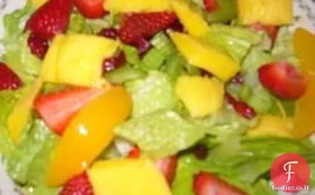 L'insalata davvero buona con pezzi di frutta