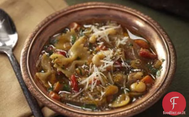 Zuppa di pasta e fagioli bianchi con pomodori secchi