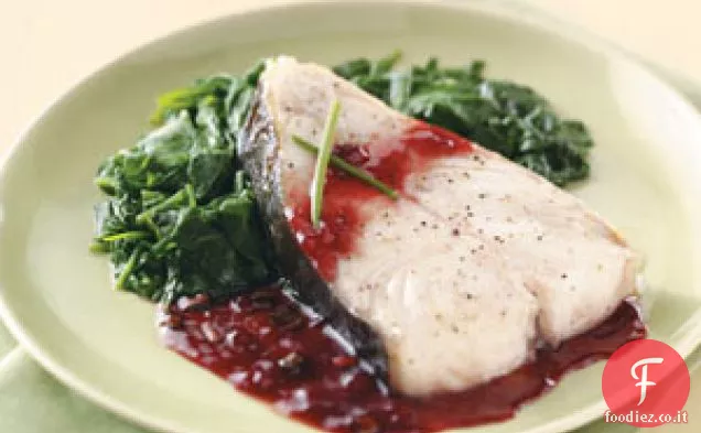 Bistecche di halibut alla griglia con salsa di lamponi