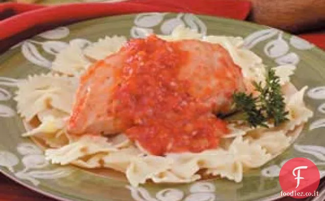 Pollo con salsa di peperoni rossi arrostiti