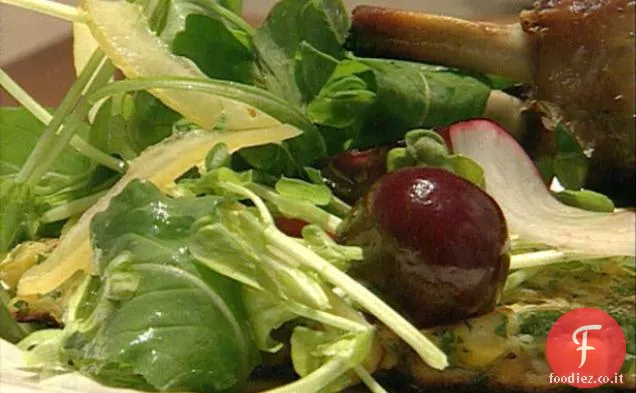 Insalata di ciliegie e germogli di piselli dolci