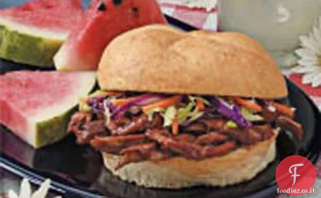 Panini con maiale e insalata di cavolo