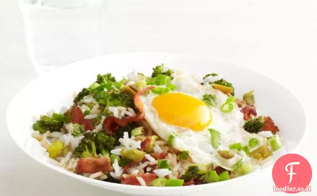 Ciotola di riso con pancetta e broccoli