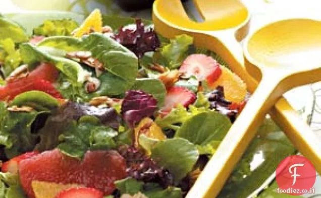 Insalata mista di verdure e agrumi