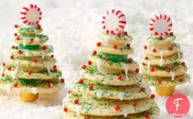 Biscotti a forma di albero di Natale impilati