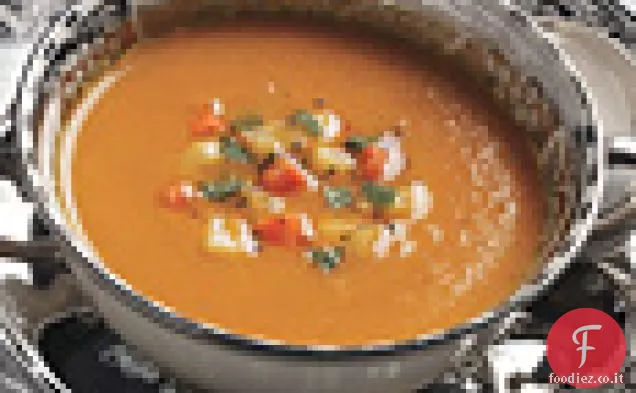 Zuppa di carote e mele speziate con menta fresca
