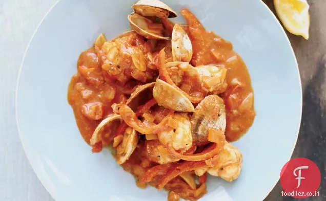 Spezzatino di Pesce con Peperoni, Mandorle e Zafferano