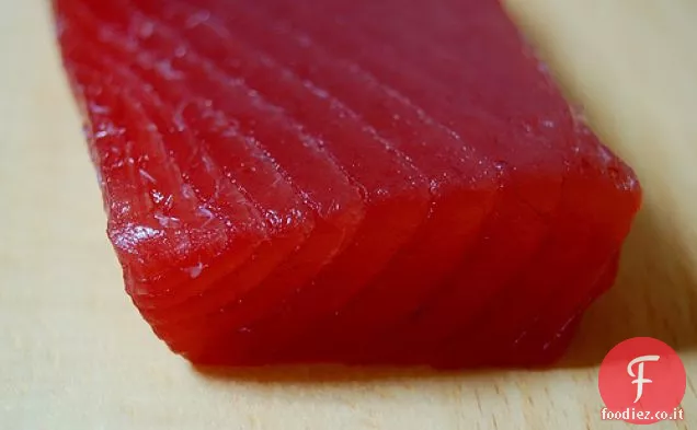 Sashimi di tonno con Daikon sottaceto e Coriandolo Baby