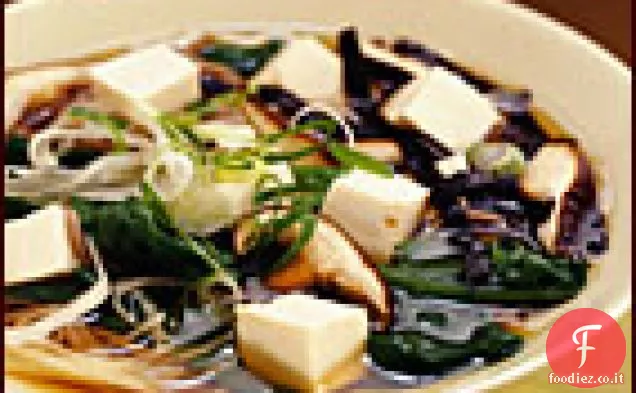 Soba caldo in brodo con spinaci e Tofu