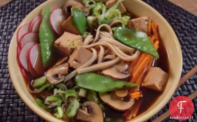 Tagliatelle asiatiche in brodo con verdure e Tofu