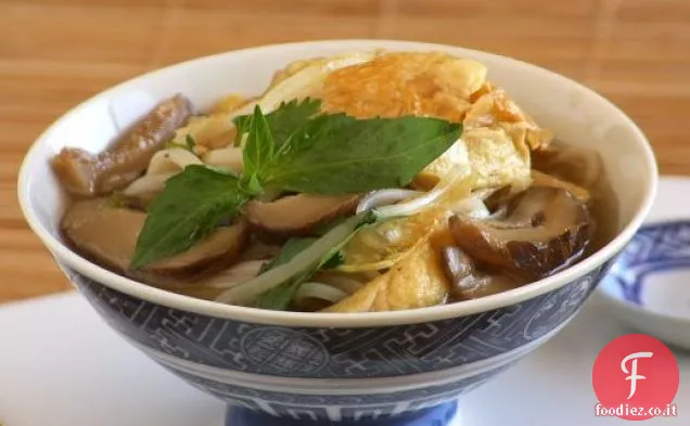 Zuppa di cagliata di fagioli fritti vietnamita (Hu Tieu Chay)