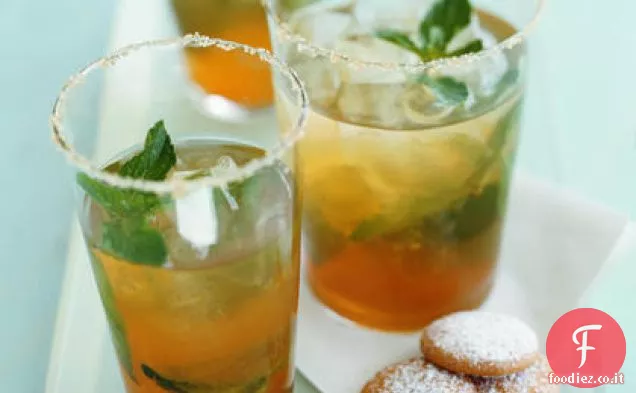 Tè verde ghiacciato con zenzero e menta