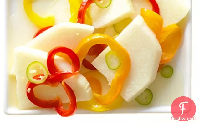 Jicama in salamoia, zenzero e peperoni estivi